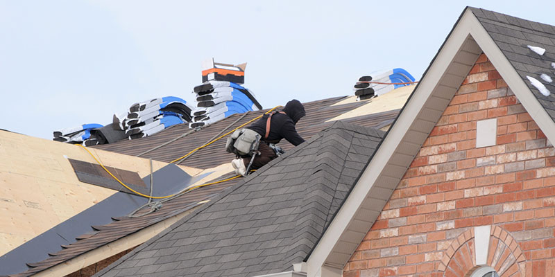 Roofer in Burlington, North Carolina